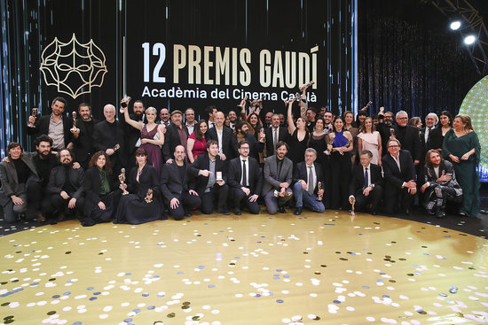 The winners of the 12th Gaudí Awards pose with their prizes after the ceremony (by Jordi Play)